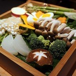 ステーキハウス 村岡 - お肉と一緒に蒸篭（せいろ）で蒸すと、野菜の旨み甘みが、じゅわ～って出てくるそうですよ。