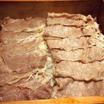 ステーキハウス 村岡 - 下には、お肉のエキスで蒸されたもやしも見えていますね。