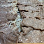 ステーキハウス 村岡 - 右が幻の隠岐牛ですよ、そして、左が国産黒毛和牛です。