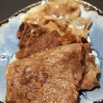 ステーキハウス 村岡 - 極上お肉を並べてみましたよ。 手前から、幻の隠岐牛、国産黒毛和牛、そして、鹿児島の黒豚です。 どのお肉も美味しそうですよね。