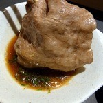 ステーキハウス 村岡 - もう、これを食べてしまうと、普通の肉では、満足できなくなりますよ。 隠岐の島で、ミネラル豊富な地元の飼料を沢山食べて、隠岐の自然環境で育った肉は、極上の旨みが感じられます。