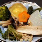 ステーキハウス 村岡 - そうそう、女性が好きな、お芋ちゃんも絶品でしたよ。 今回も おいもちゃん の取り合いをしちゃいましたから。(笑)  野菜嫌いの人は、絶対に、この蒸篭（蒸篭）むしを食べてもらいたいですね。 野菜に対する