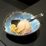 ステーキハウス 村岡 - デザートです。 シャーベットですね。 この器も特注のシリーズ物ですね。