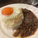 エレファントキッチン - カパオ・ラートカオ・カイダ
