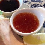 CHUTNEY Asian Ethnic Kitchen - ジンジャーソース、スイートチリソース、レモンで味変を楽しもう！