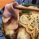 柴崎亭 - チャーシュー  リフト  もう一枚 バラ肉の
      トロトロチャーシューがあったらな〜…
      言うまい…ワンタンが美味すぎるから♡