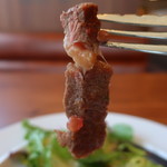 イタリア食堂 オリーブの丘 - 牛ロースのタリアータリフトアップ