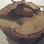 AZUR et MASA UEKI - フィンガーフード（銀杏ムース入り松茸のフリット）