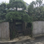 桜庵 - 古風な入口