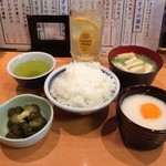 お食事処・居酒屋 竜田屋 - R.1.6.9.昼 中ご飯 200円税別・わかめ汁 150円税別・山芋とろろ 400円税別・古漬け 200円税別・角ハイボール 400円税別