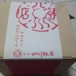 山岡カントリークラブ - 杏仁ロールケーキの箱