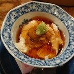 魚猫 - ウニのせ生湯葉380円