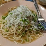 魚猫 - しらすペペロン生パスタ680円