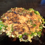 Okonomiyaki Akasaka - 「お好み焼（しょうゆ味）ねぎ焼（すじ入）」（1,150円）