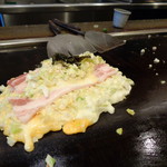 Okonomiyaki Akasaka - 「お好み焼（ソース味）ぶた玉子入」（680円）