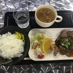 にく笑 - ビーフステーキ定食 850円(税込)