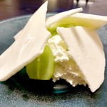 KUFUKU± - メレンゲを纏ったクレームダンジュにはシャインマスカットが