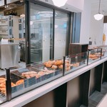 ル・プチメック - 休日の夕方前にはスカスカ