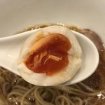 らぁ麺やまぐち - 味玉は黄身がトロトロで美味しい！！