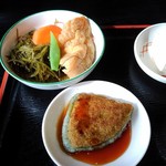 Satono Chaya - 凍み餅と切り昆布と三角揚げの煮物