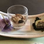Enseki Aburaya - 前菜。左からブルーベリー餅・小鉢・昆布枝豆包み