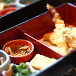 稲庭うどん 無限堂 - 小鉢と天ぷら