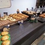 バーバーズダイニング - 順番にパンが増えます