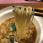 一号舘 - ゴリラリフト
麺はチキンラーメンよりも細い