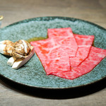 USHIGORO S. - 鳥取県田村牧場ザブトンのすき焼き 北海道産松茸と共に  