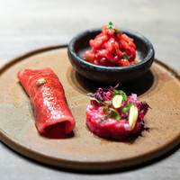 USHIGORO S. GINZA - ハーブユッケ、木の芽 紫芽 花穂 菊花 アマランサス 花椒菜  ザブトンの炙り握り  奈良漬けと実山椒のタルタル