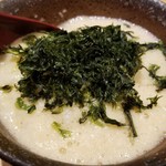 女とみそ汁 - とろろ飯