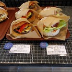 琥八 - 地元ならではの限定サンド