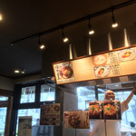 丸亀製麺 - 店内の注文カウンター