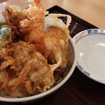 多呂衛門 - 秋の限定具材の天丼です。