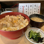 Toriyaki Tatsunoji - 親子丼 味噌汁 お新香付 850円 税込
