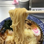 西新井ラーメン - 麺のアップ