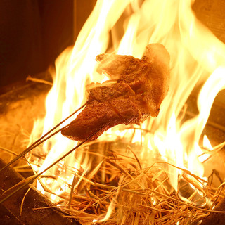 【名物】お肉の藁焼き料理