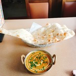 Indian Restaurant D SAGARMATHA - ★★キーマカレー 800円 ナンはバカでかいが、味は普通！