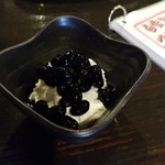 なんぶ酒場 - クリームチーズと黒豆 380円