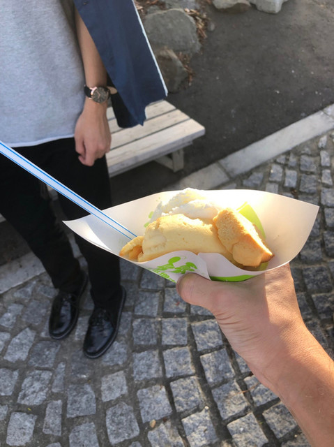 世界で2番めにおいしい焼き立てメロンパンアイス 函館元町店 末広町 函館 パン サンドイッチ その他 食べログ