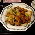 青山ふーちん - 旨味たっぷりの牛肉あんかけご飯。