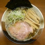 煮干らぁめん なかじま - なまら！こいにぼ醤油のアップ