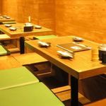 Butano Shippo To Tori No Tosaka - ＜座敷＞それぞれのテーブルが可動式なんで動かして８名にも１０名にも対応できます。