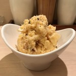 肴×串すたんど おぼら - くんせい鯖とチーズのポテサラ。