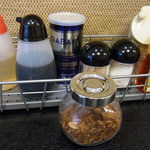 らーめん山猫亭 - 【2012.02.　初訪】　卓上調味料