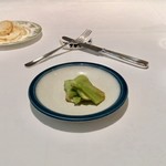 レストラン 代官山小川軒 - ナスのマリネとメルバトースト(奥)