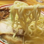 田中そば店 - 麺は平打ち