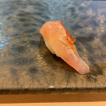 恵比寿 鮨 おぎ乃 - 金目鯛の炙り ほのかにばしく、美味しい。