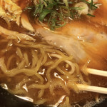 Hachimiisshin - 辛正油ラーメンの麺をアップで。