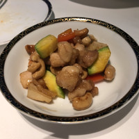 銀座アスター お茶の水賓館 - 鶏肉とカシューナッツ炒め・・・取分け後です。